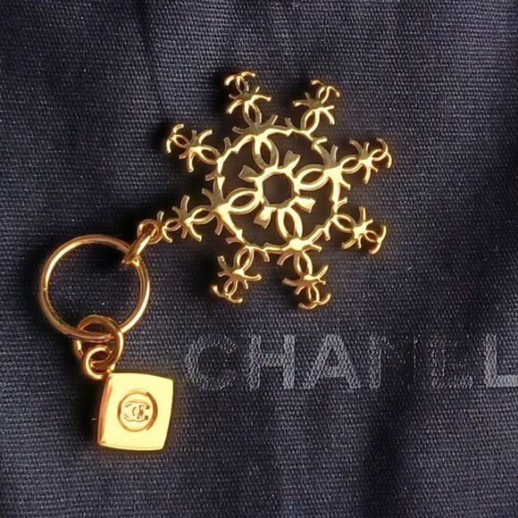 NEW - CHANEL Snowflake Charm with CC Logo charm - Picture 7 of 7